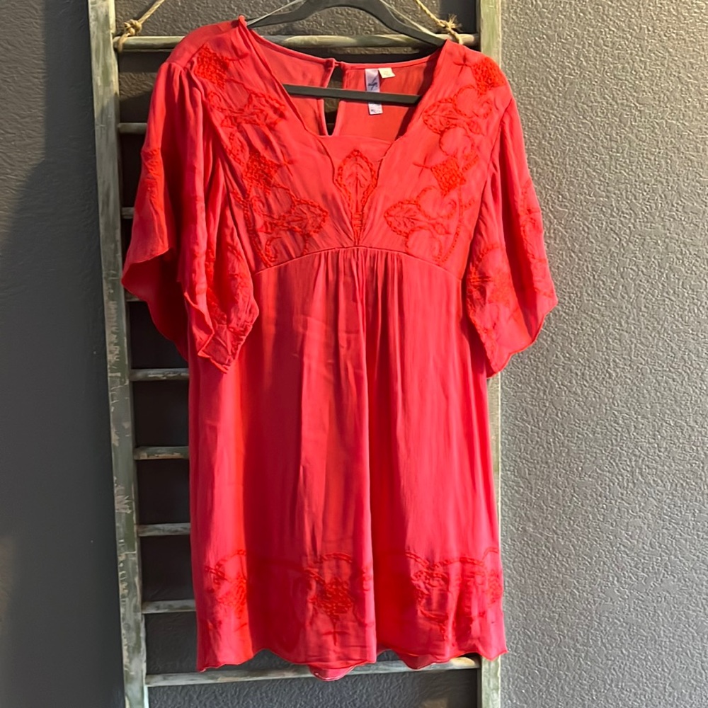 Short sleeved dress with embroidered detail on sleeves front and trim
